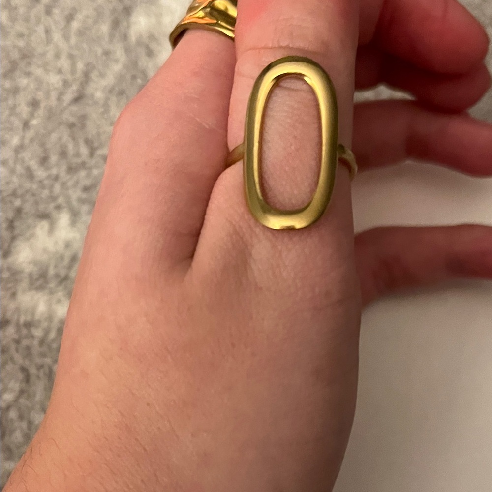 Chic Gold Oval Statement Ring